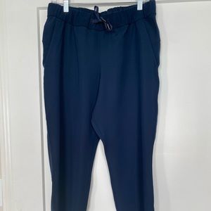 Lulu On The Fly Pant Woven, Navy size 8